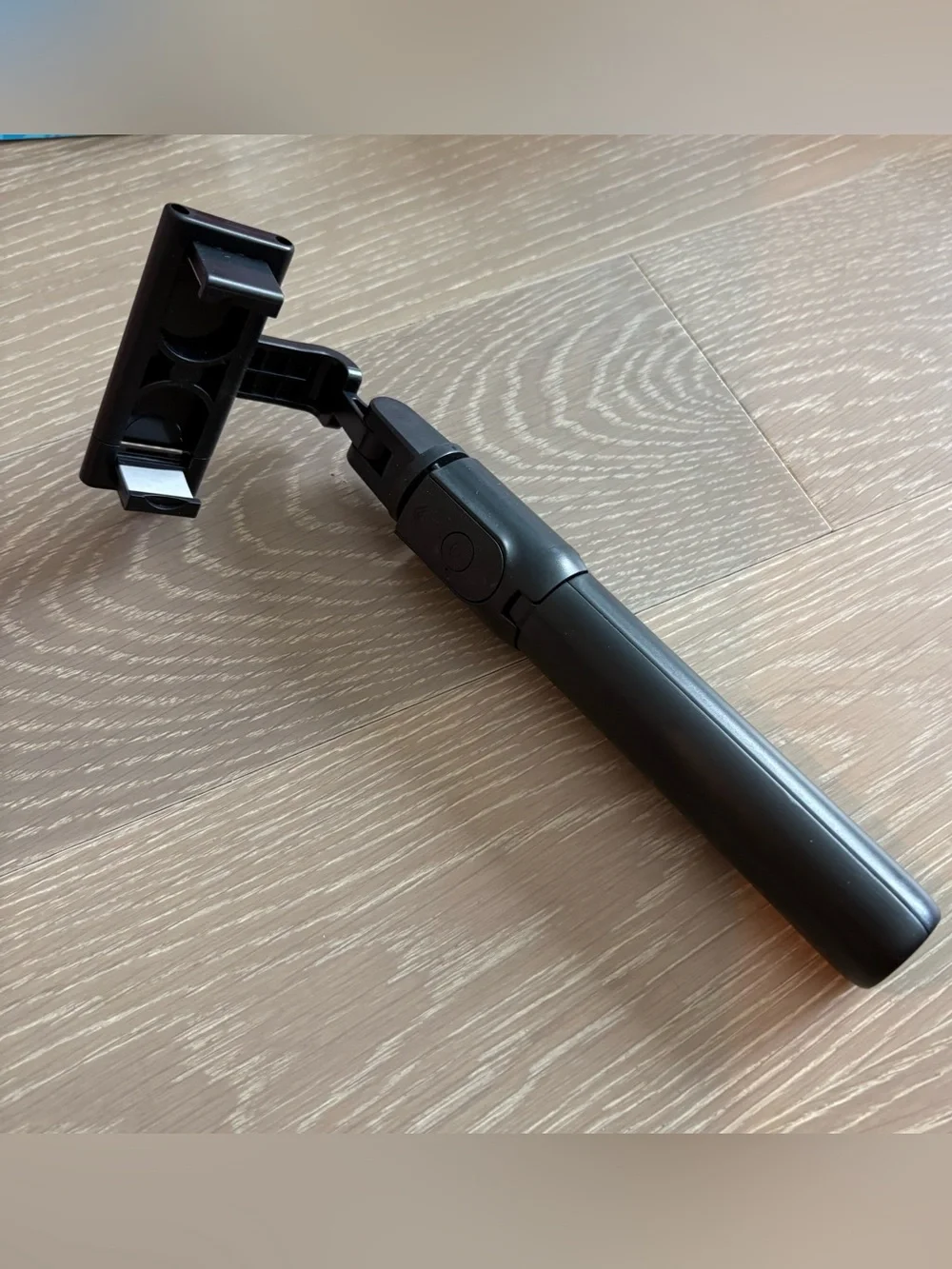 Compact Black Foldable Phone Mount tripod / Selfie Stick with shutter remote